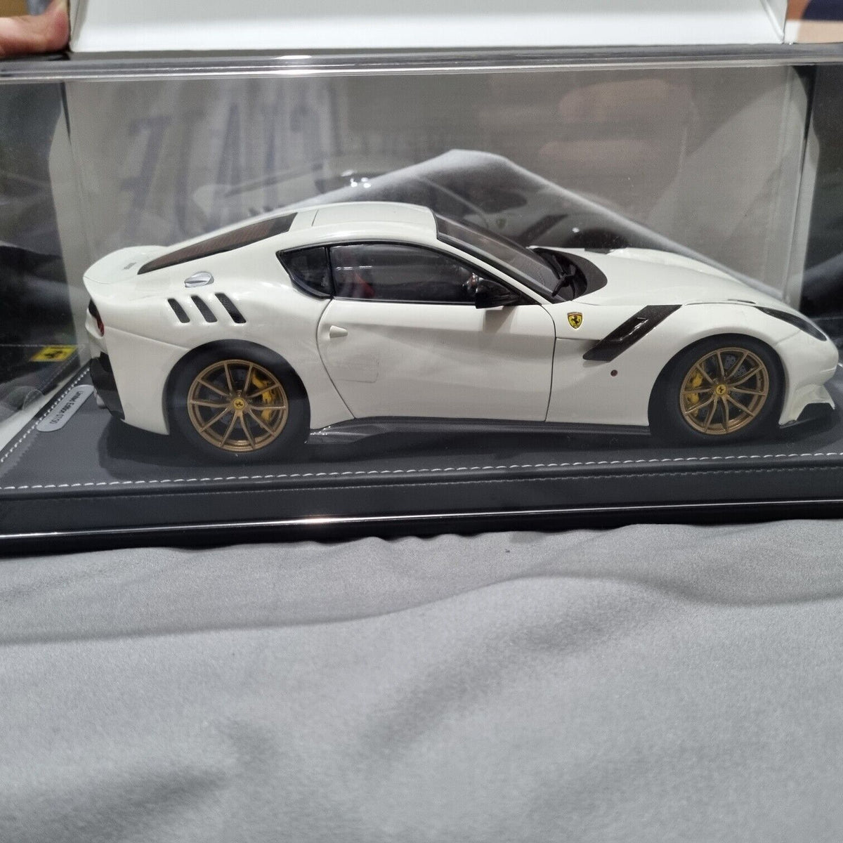 BBR  1:18 Ferrari F12 Tdf Avus White/Gold Wheel Full Opening Limited 30 Pcs
